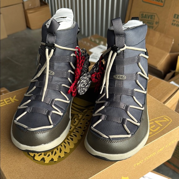 Keen Black and Red Winter Boots - Picture 2 of 8